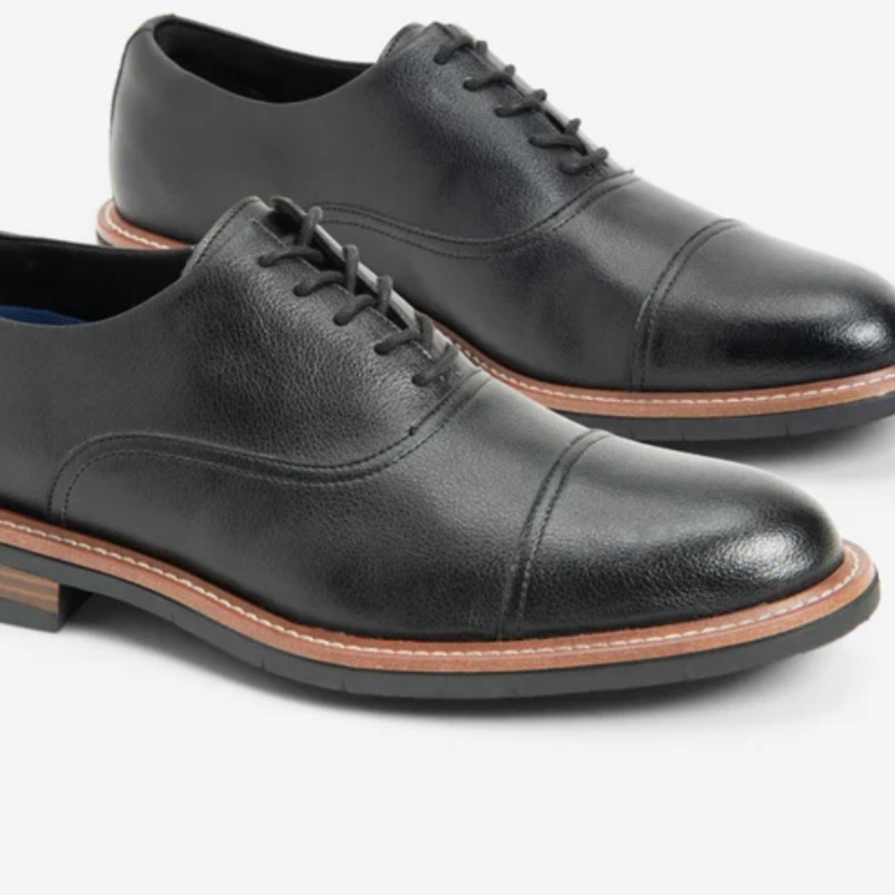 Kenneth Cole Black Oxford Dress Shoes Elegant Cap-Toe Design